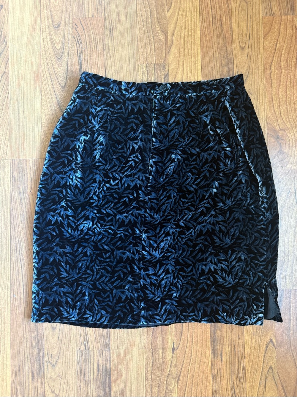 Vtg 90s Black Velvet Leaf-Pattern Pencil Skirt - Women's